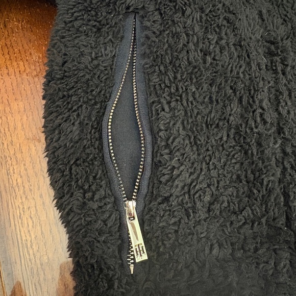 Tommy Hilfiger Fake Fur Half Zip Pullover - Black - Large - NWOT - Picture 11 of 11
